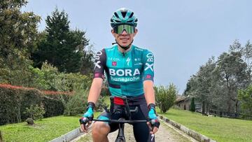 Sergio Higuita, ciclista colombiano de 24 años de edad, ya luce el uniforme de su nuevo equipo para el 2022: El Bora-Hansgrohe, escuadra alemana.