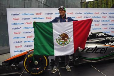 'Checo' Pérez ve a Sainz en Ferrari y a Vettel 'jubilado'