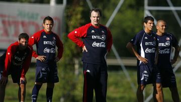 Regalones, indisciplinas y pechazos: los secretos de la era Bielsa en la Roja