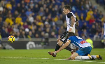 Santi Mina marca el 0-2.