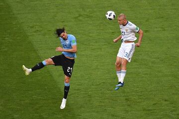 Smolnikov y Cavani.