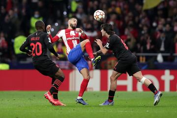 Yannick Carrasco y Sandro Tonali.