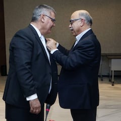 ACB: condecora a Roca y aplaza la aprobación de sus cuentas