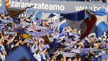 La afici&oacute;n del Real Zaragoza, en el partido contra el Deportivo en La Romareda.