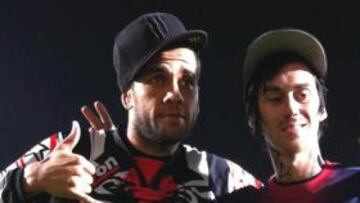 <b>SEGUIDOR DEL BARÇA. </b>Loza intercambió camiseta con Alves.