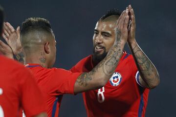 Futbol, Chile vs Burkina Faso.
Partido amistoso 2017.
El jugador de Chile, Arturo. Vidal, celebra su gol contra Burkina Faso durante el partido amistoso en el estadio Nacional.
Santiago, Chile.
02/06/2017
Marcelo Hernandez/Photosport***************

Football, Chile vs Burkina Faso.
Friendly match 2017.
Chile's player Arturo. Vida  celebrates his goal against Burkina Faso during friendly match at Nacional stadium in Santiago, Chile.
02/06/2017
Marcelo Hernandez/Photosport