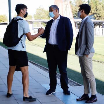 El nuevo entrenador del primer equipo visitó las instalaciones del Centro Deportivo Azul junto a Luis Roggiero. También conoció a dos refuerzos: Ronnie Fernández y Jeisson Vargas.