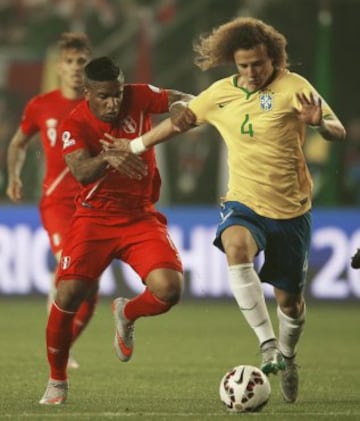 David Luiz y Jefferson Farfan.