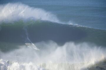 TUDOR Nazar¨¦ Tow Surfing Challenge presented by Jogos Santa Casa.