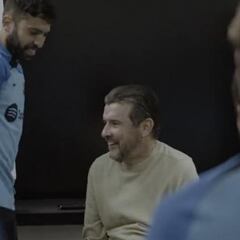 Unzué anima a los jugadores en una charla: “Toca ser fuertes y atrevidos”