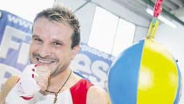 <b>EN OURENSE. </b>Como cuando boxeó con Vargas en el verano de 2005, Castillejo ha estado recluído en el gimnasio Fitness Place de Ourense.