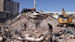 People work at the site of a collapsed building, in the aftermath of a deadly earthquake in Kahramanmaras, Turkey February 8, 2023. REUTERS/Stoyan Nenov