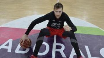 Andr&eacute;s Nocioni, tras un entrenamiento. 