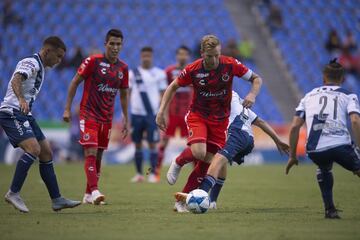 El 'Polaco' Menéndez fue uno de los jugadores más rescatables de los Tiburones Rojos en el torneo anterior, y por esto le salieron varias 'novias': Xolos, León, Santos, Cruz Azul y América, serían los interesados en él.