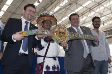 Cinturón huichol para la pelea entre Saúl 'Canelo' Álvarez y Julio César Chávez Jr.