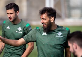 Borja Iglesias marca tendencia: el 10% de los hombres en España ya compra pintaúñas