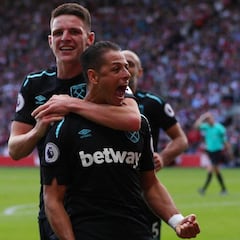 'Chicharito' se deja querer por los aficionados del West Ham