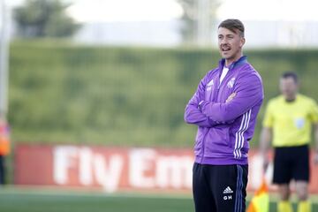 El Madrid sopesa también mirar a las entrañas de Valdebebas. Ahí está Guti, uno de los técnicos con más proyección de La Fabrica. Con el Juvenil A ganó la Copa de Campeones y la Copa del Rey del curso pasado. Apostar por él supondría aplicar una línea continuista. Exfutbolista histórico de la entidad con conexión con la grada, como Zidane, tiene poca experiencia como entrenador pero se ve preparado y amagó con irse porque no le van a dar el Castilla 2018-19.