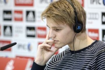 Martin Odegaard, nuevo centrocampista del Real Madrid, durante su presentación oficial hoy como jugador blancoDRID