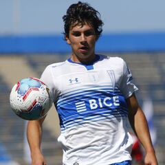 La mala suerte de la UC ante Ñublense: Dos lesionados en menos de 30 minutos