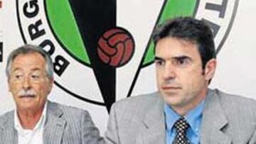 <b>SE INCLUYE. </b>El míster del Burgos no se quita culpa del mal juego del equipo.