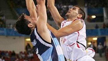 <b>IMPARABLE. </b>Calderón firmó un gran encuentro con 17 puntos y lideró, junto con Gasol, al equipo nacional.