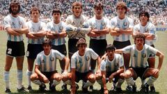 MEXICO - JUNE 29:  WM 1986, Finale, Mexico; ARGENTINIEN - DEUTSCHLAND 2:3; TEAM ARGENTINIEN/hintere Reihe v.li.n.re.: Sergio Daniel BATISTA, Jose Luis CUCIUFFO, Julio OLARTICOECHEA, TORWART Nery Alberto PUMPIDO, Jose Luis BROWN, Oscar Alfredo RUGGERI, Diego Armando MARADONA; vordere Reihe v.li.n.re.: Jorge Luis BURRUCHAGA, Ricardo Omar GIUSTI, Hector Adolfo ENRIQUE, Jorge Alberto VALDANO  (Photo by Bongarts/Getty Images)