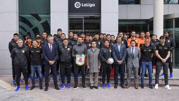 01/03/20 VISITA DEL WUHAN ZALL A LA SEDE DE LALIGA