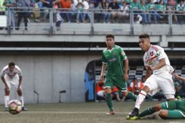 Futbol, Audax Italiano vs Universidad de Chile.
Sexta fecha, campeonato de Clausura 2016/17.
El jugador de Universidad de Chile, Felipe Mora, derecha , marca su gol contra Audax Italiano durante el partido de primera division disputado en el estadio Bicentenario La Florida, Santiago, Chile.
12/03/2017
Felipe Zanca/Photosport*******

Football, Audax Italiano vs Universidad de Chile.
6th date, Closure Championship 2016/17.
Universidad de Chile's player, Felipe Mora, right, scores against Audax Italiano during the first division football match at the Bicentenario La Florida stadium in Santiago, Chile.
12/03/2017
Felipe Zanca/Photosport