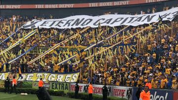 Afición de Tigres en el Universitario.