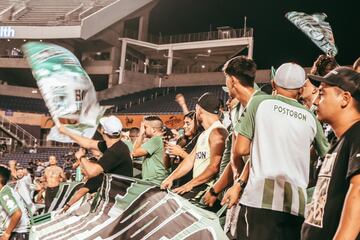 ¡Orlando es azul y verde! Las barras de Millonarios y Nacional alentaron a sus equipos en el Camping World Stadium en el último juego de la Florida Cup.