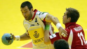 <b>NERVIOS</b>. Los pupilos del mallorquín se han visto superados por la presión en muchos momentos del partido.