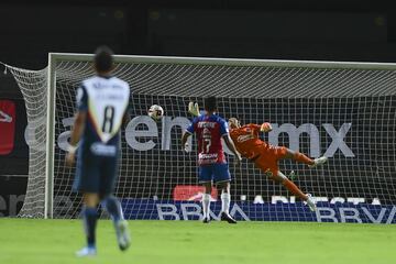 Al minuto 69, Córdova metió un golazo de media distancia y puso el balón en las redes con un increíble efecto.