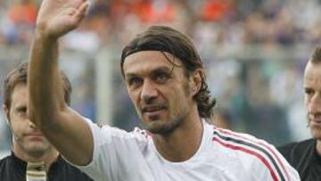 "¿El futuro de Kaká? Creo que se quedará en el Milán pero es difícil decirlo porque hasta ahora ha sido incluso más hermético que Ancelotti sobre su futuro", manifestó el ex capitán milanista.