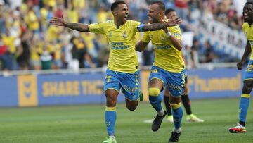 1-0. Jonathan Viera celebra el primer gol con Jesé.