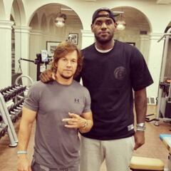 LeBron y su nuevo compañero de entrenamiento: Mark Wahlberg
