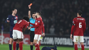 Paris (France), 07/02/2024.- Paris Saint Germain's Kylian Mbappe (down) reacts after a tackle during the Coupe de France round of 16 soccer match between Paris Saint Germain (PSG) and Brest at Parc des Princes in Paris, France, 07 February 2024. (Francia) EFE/EPA/Mohammed Badra