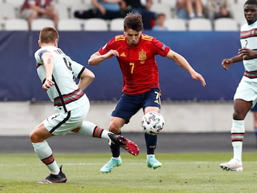 El jugador del Real Madrid, nacido en Málaga, es el último que ha decidido jugar con Marruecos. Hace unos meses inició la tramitación de su nacionalidad marroquí, tras llevar dos años y medio sin ir convocado con España. Este domingo anunció su decisión de jugar con la selección dirigida por Regragui.  Había sido un futbolista importante en todas las categorías inferiores de La Roja. 