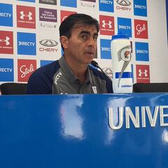 Quinteros anunció un 'sistema de juego flexible' para la UC