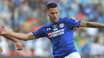 Edgar M&eacute;ndez con el Cruz Azul.