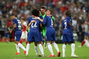 Chelsea se coronó campeón de la Europa League tras vencer a Arsenal 4-1. El portero de los 'Gunners' disputó su último partido como profesional. 