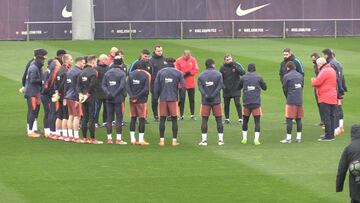 Emotivo minuto de silencio del Barcelona por Quini