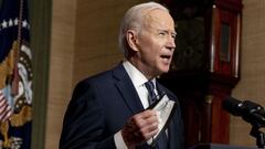 Washington (United States), 14/04/2021.- US President Joe Biden removes his mask to speak from the Treaty Room in the White House, in Washington, DC, USA, on 14 April 2021, about the withdrawal of the remainder of US troops from Afghanistan. (Afganist&aac