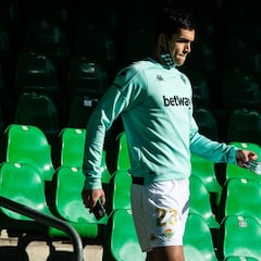 Mandi, el defensa más goleador de LaLiga y un futuro en el aire