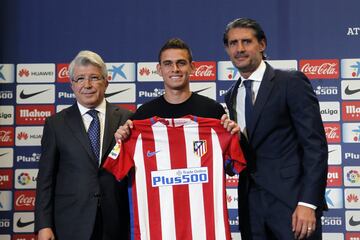 Santos Borr¨¦, 2,7ME, 19 (D. Cali). Se le fich¨® y se le dej¨® cedido en su club de origen. Al verano siguiente no convenci¨® a Simeone. Se fue al Villarreal cedido.