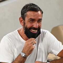 Robert Pires: "El Villarreal puede darle caña al Liverpool"