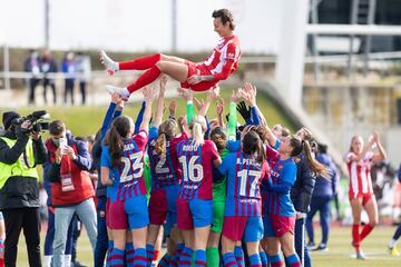 La balear es un ejemplo dentro y fuera de la pista, llegando a superar un c¨¢ncer cerebral que no le impedir¨ªa volver a jugar en La Liga Iberdrola. En su carrera como profesional celebro tres Copas de la Reina, cant¨® tres alirones con el F.C. Barcelona. Con el conjunto colchonero celebro otra copa y una Supercopa de Espa?a antes de colgar las botas a los 20 a?os en Balear F.C.
