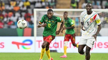 Cameroon's forward #12 Karl Toko Ekambi (L) fights for the ball with Guinea's defender #5 Mouctar Diakhaby (R) during the Africa Cup of Nations (CAN) 2024 group C football match between Cameroon and Guinea at Stade Charles Konan Banny in Yamoussoukro on January 15, 2024. (Photo by Issouf SANOGO / AFP)