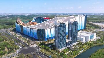 Shanghai L*SNOW Indoor Skiing Theme Resort en Ligang (China).