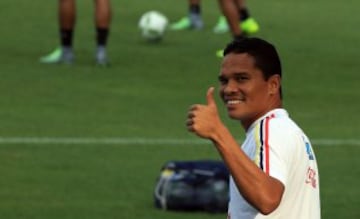 Carlos Bacca posee grandes habilidades y se mueve muy bien en el área, busca los espacios y además tiene el olfato goleador y un enorme talento a la hora de rematar.